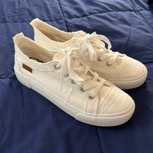 New Blowfish Malibu Women’s White Shoes size 11
